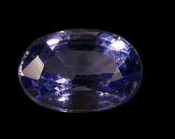 Tanzanite taillée.jpg