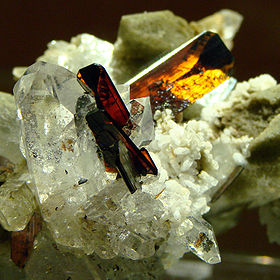 Brookite sur quartz 170308 2.jpg