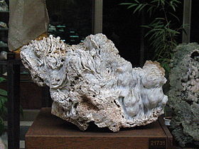 Quartz-Chalcedony-Sofia-Museum1.jpg